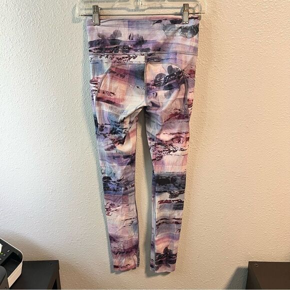 Lululemon Fast & Free 7/8 Tight II *Nulux 25"
Sunrise Silhouette Multi - Picture 9 of 12